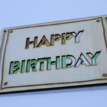 Nachhaltige Geburtstagskarte aus Holz mit Gravur